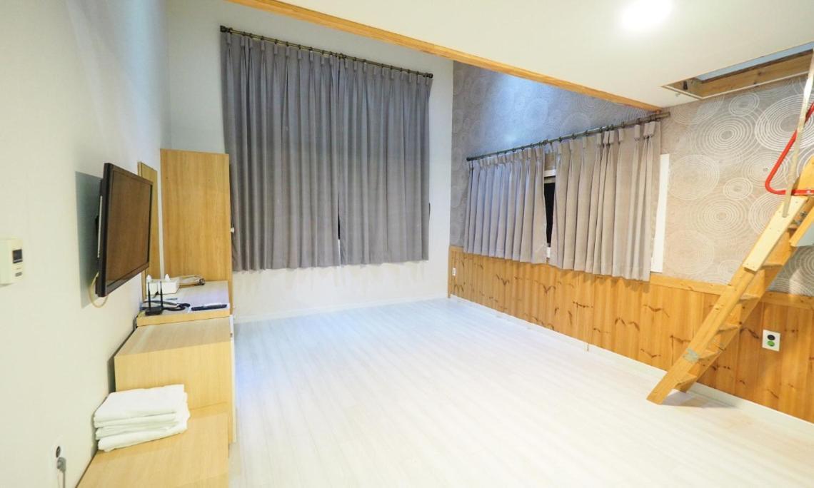 ג'גו Aurora Hotel מראה חיצוני תמונה