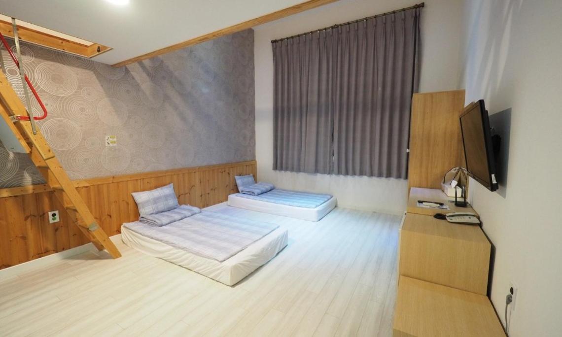 ג'גו Aurora Hotel מראה חיצוני תמונה