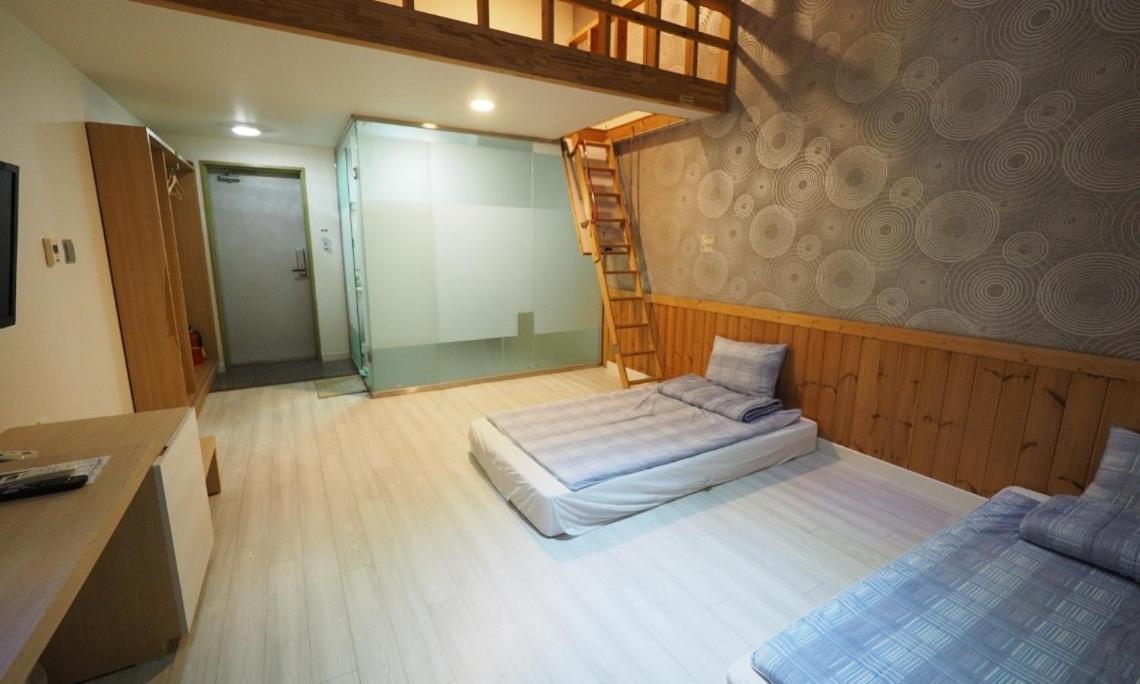 ג'גו Aurora Hotel מראה חיצוני תמונה
