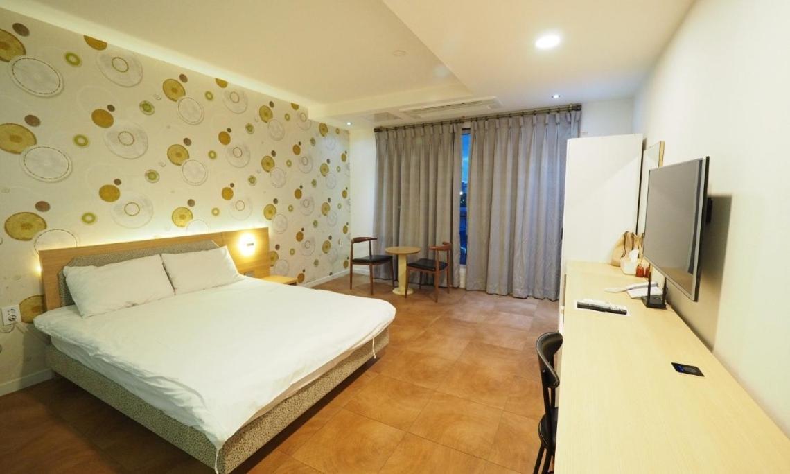 ג'גו Aurora Hotel מראה חיצוני תמונה